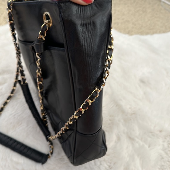 AUTHENTIC CHANEL BLACK VINTAGE BAG WITH BOX - Picture 8 of 17